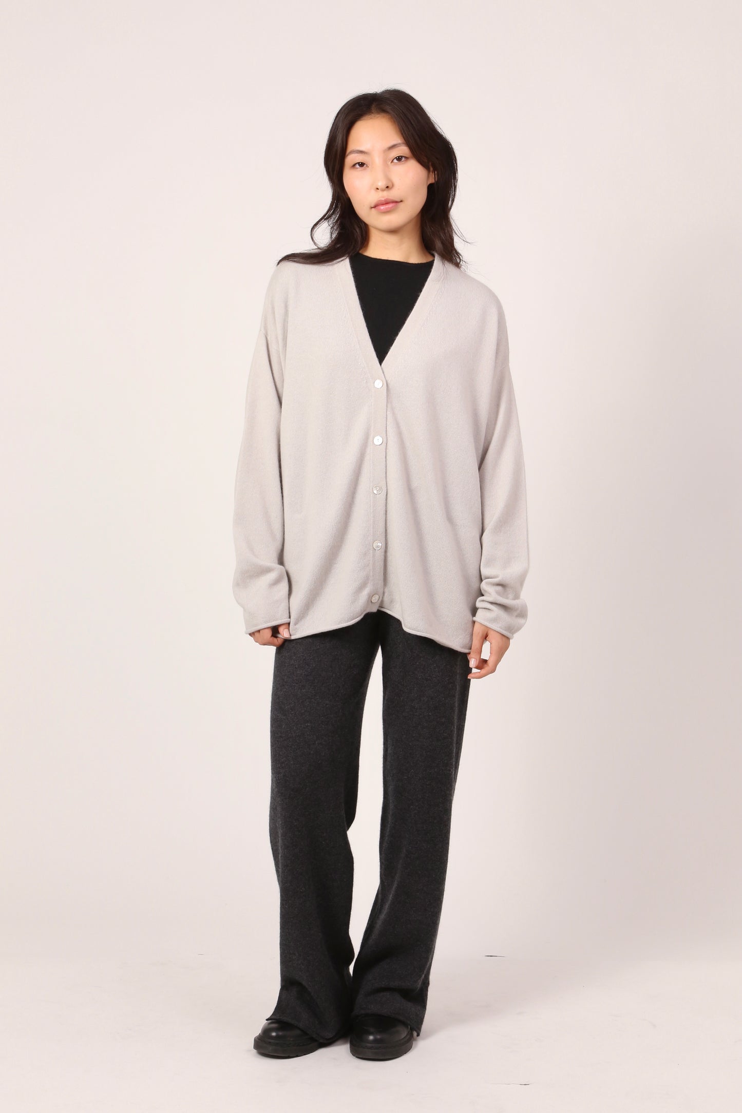 V-NECK CARDI IN CLAY GREY