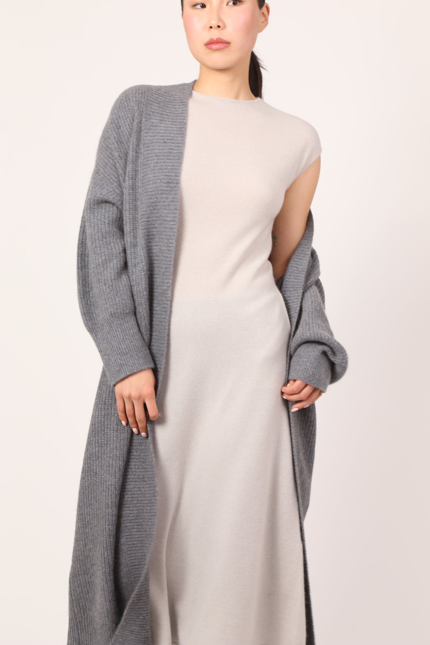 DRESS IN CLAY GREY
