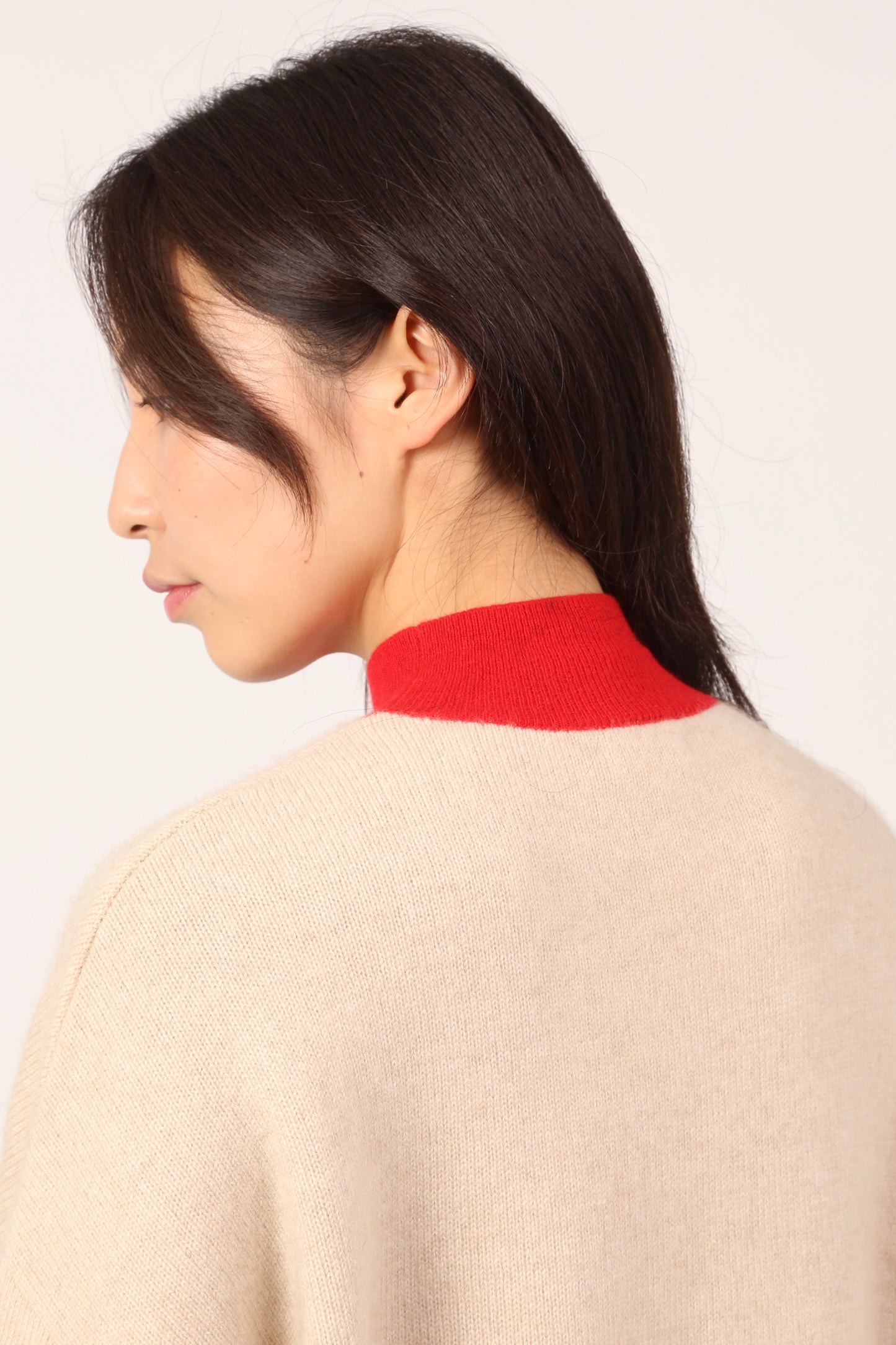 TURTLENECK IN RED & BEIGE