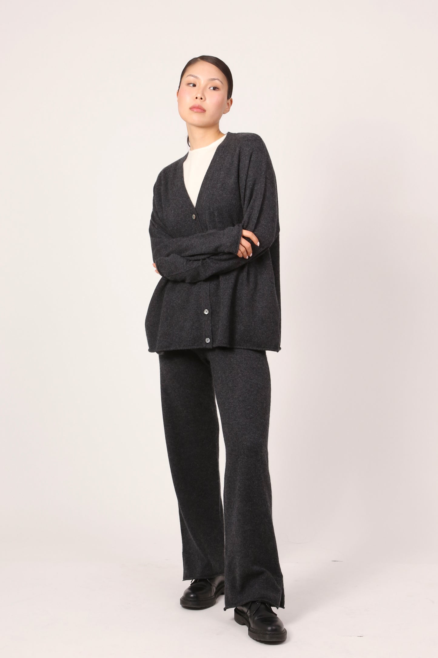 V-NECK CARDI IN DARK GREY