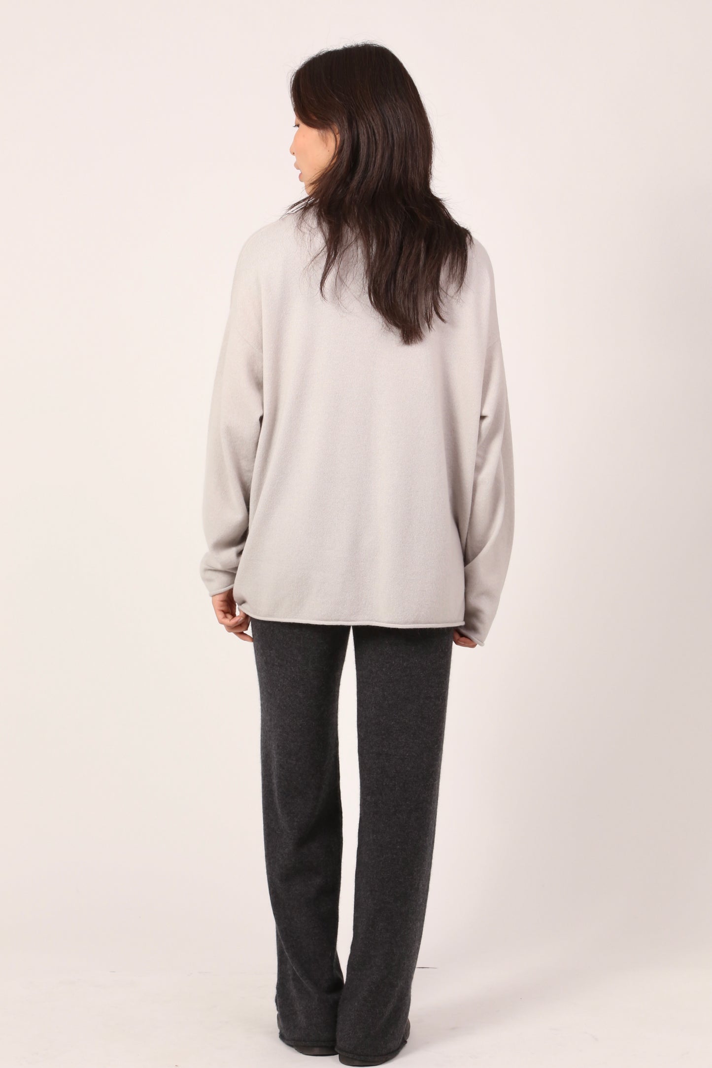 V-NECK CARDI IN CLAY GREY