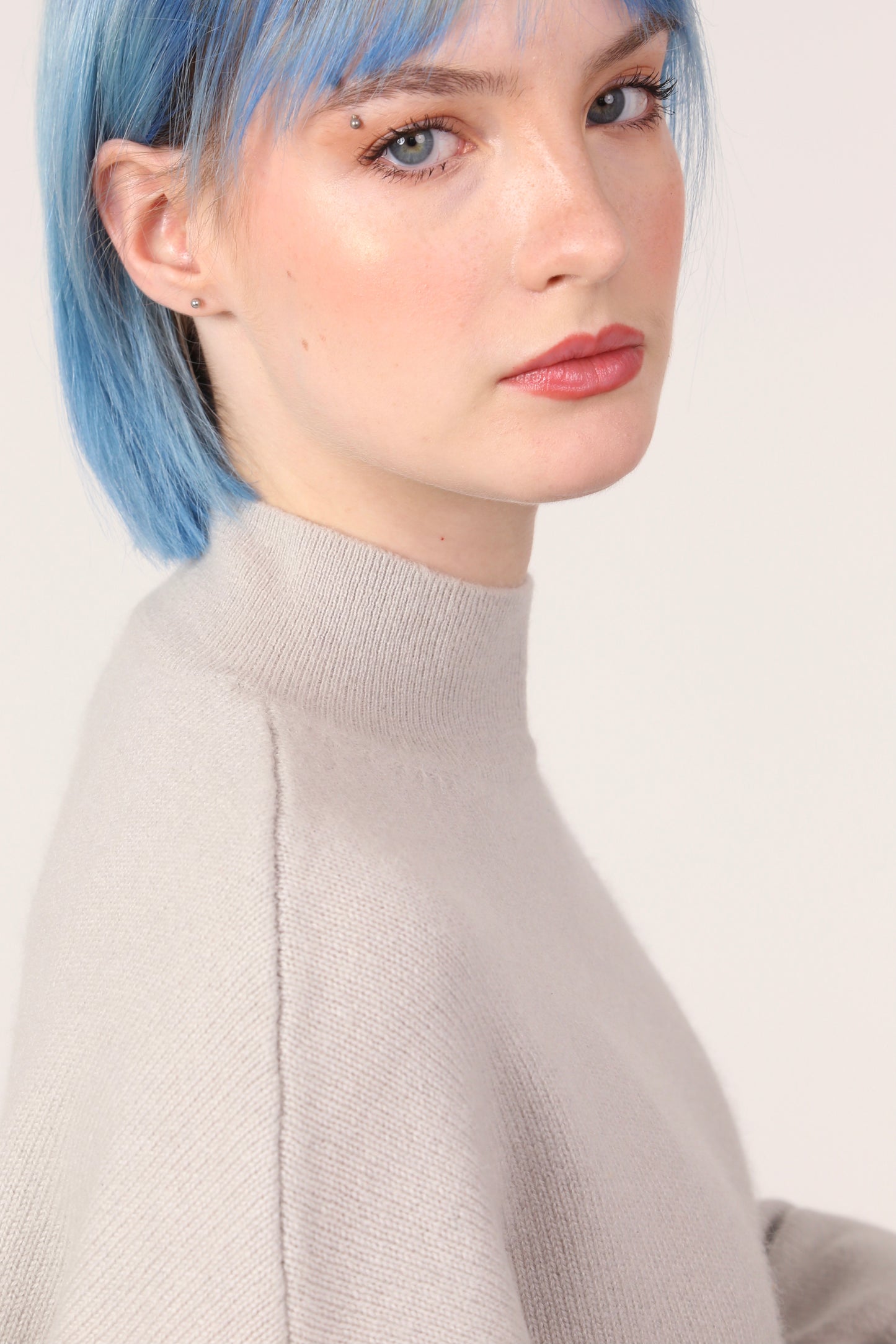TURTLENECK IN CLAY GREY