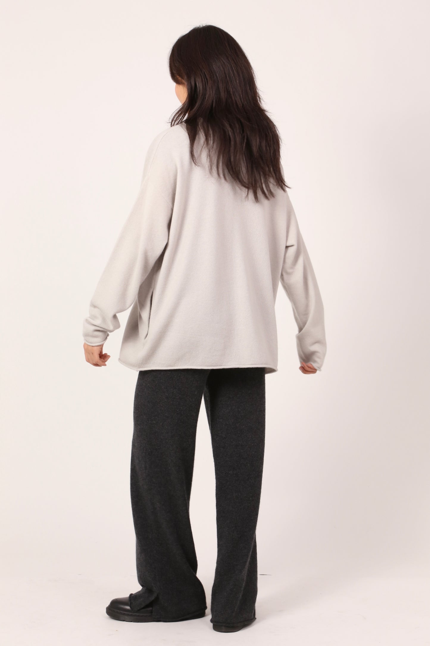 V-NECK CARDI IN CLAY GREY