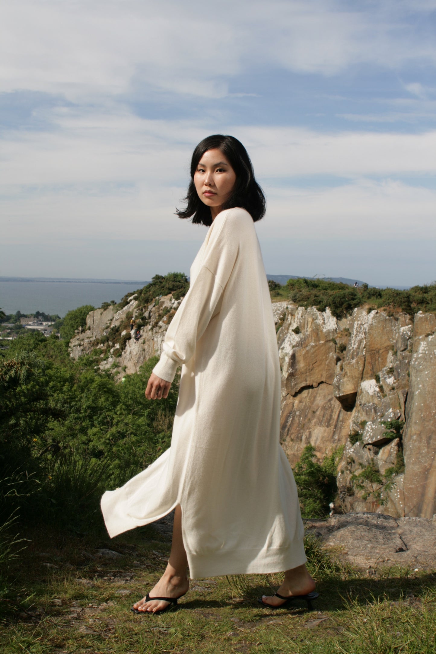 LONG V-NECK CARDI IN CREAM