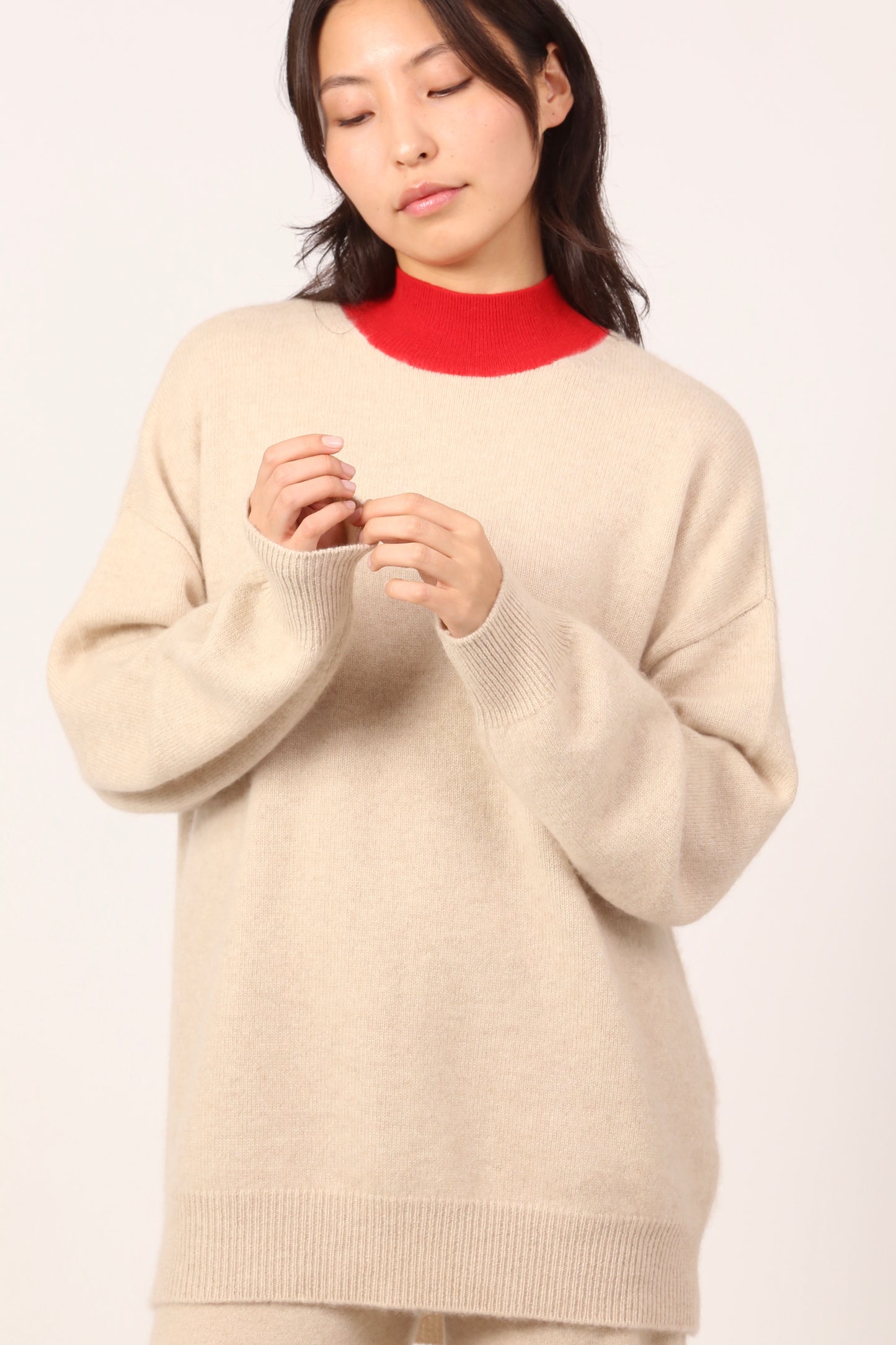 TURTLENECK IN RED & BEIGE