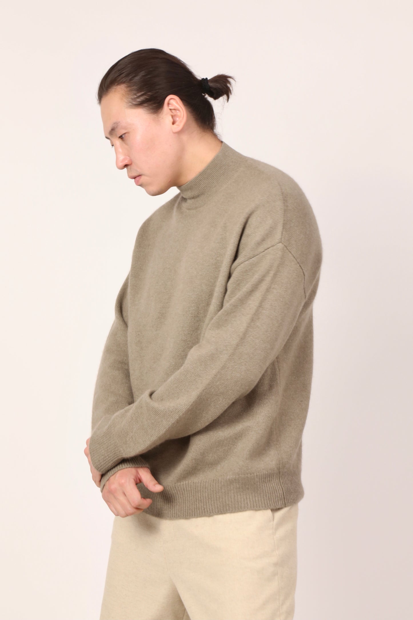 TURTLENECK JUMPER IN OLIVE