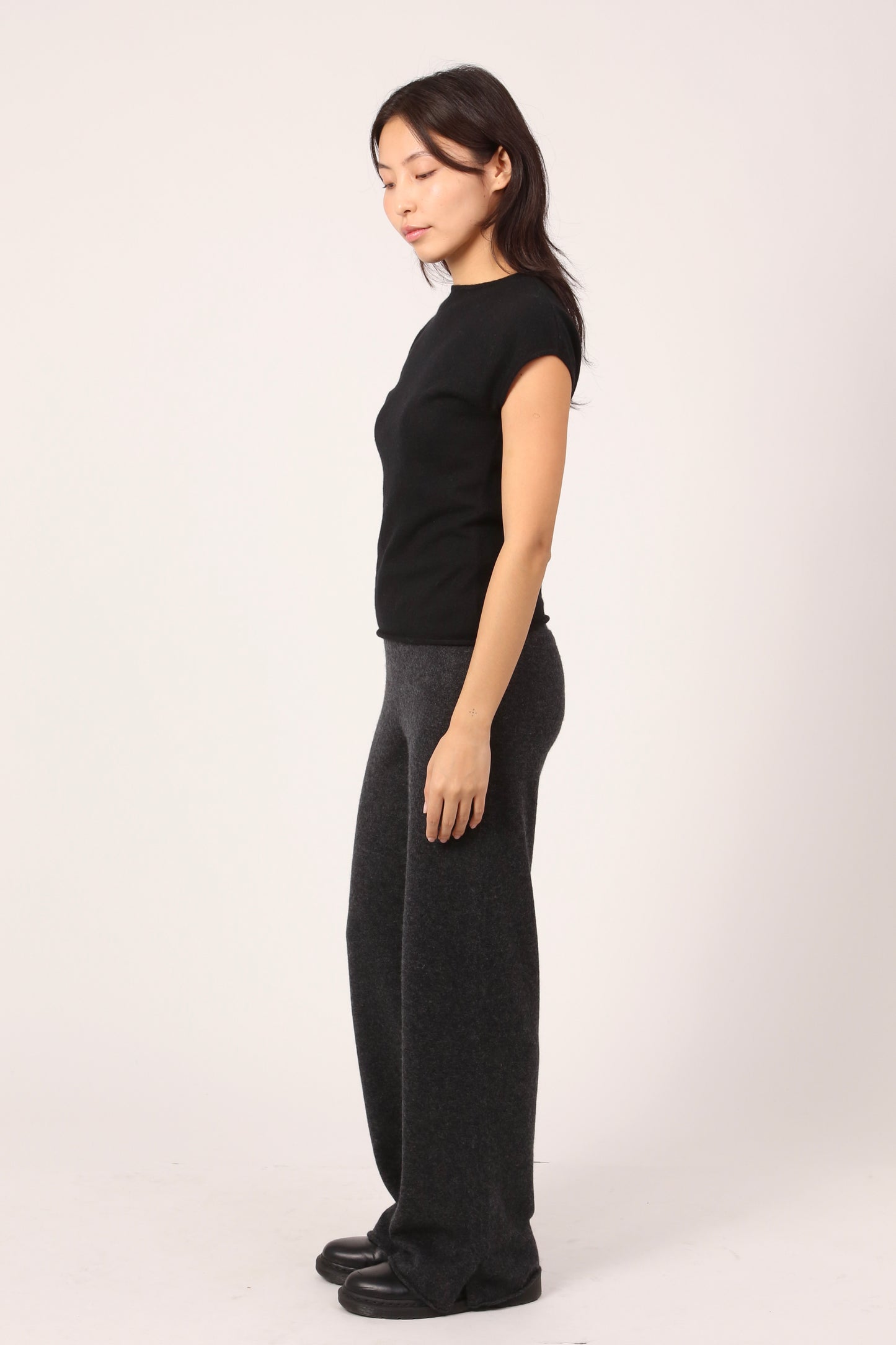 EVERYDAY TROUSERS IN DARK GREY