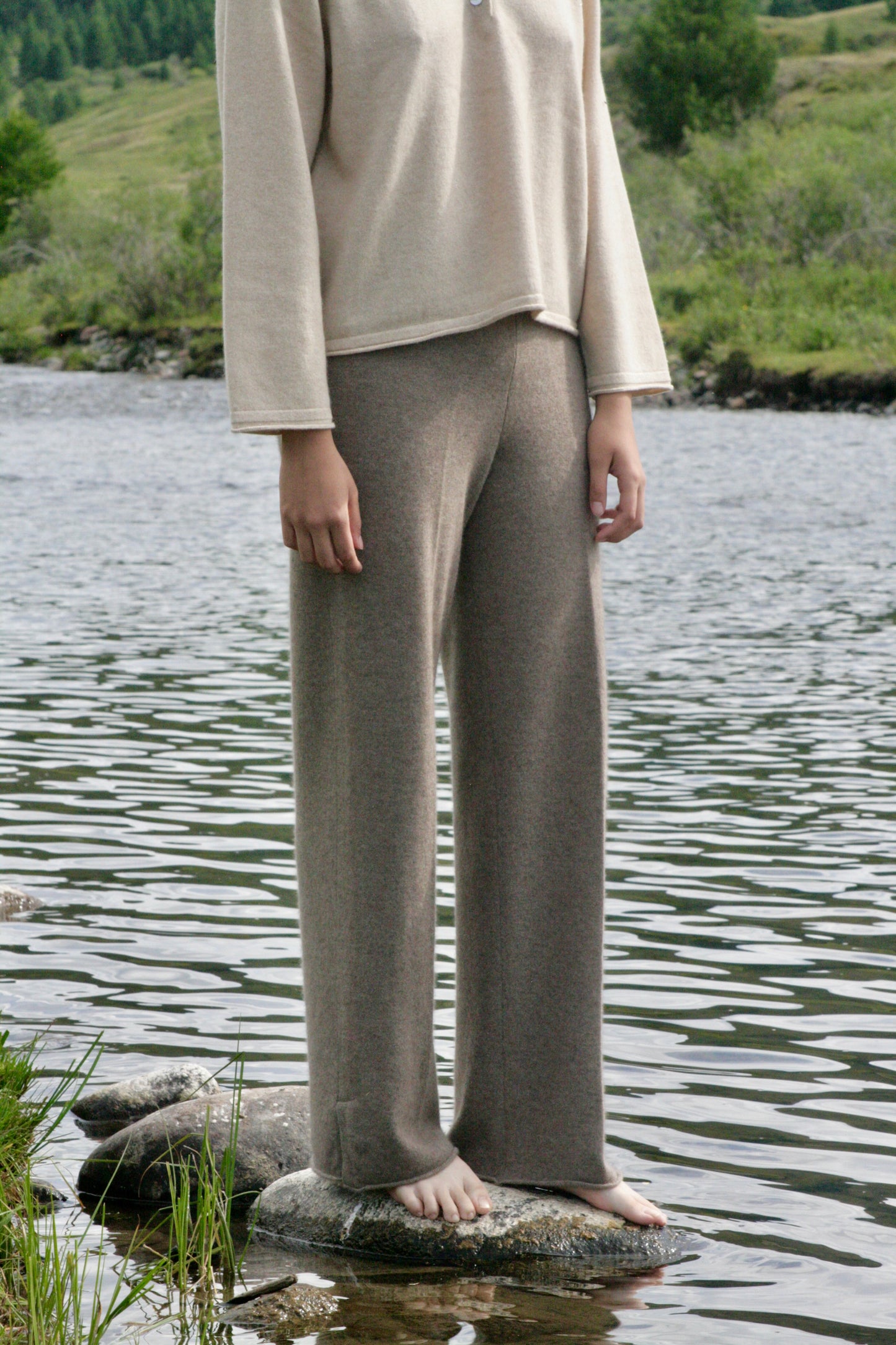 EVERYDAY TROUSERS IN NATURAL BROWN