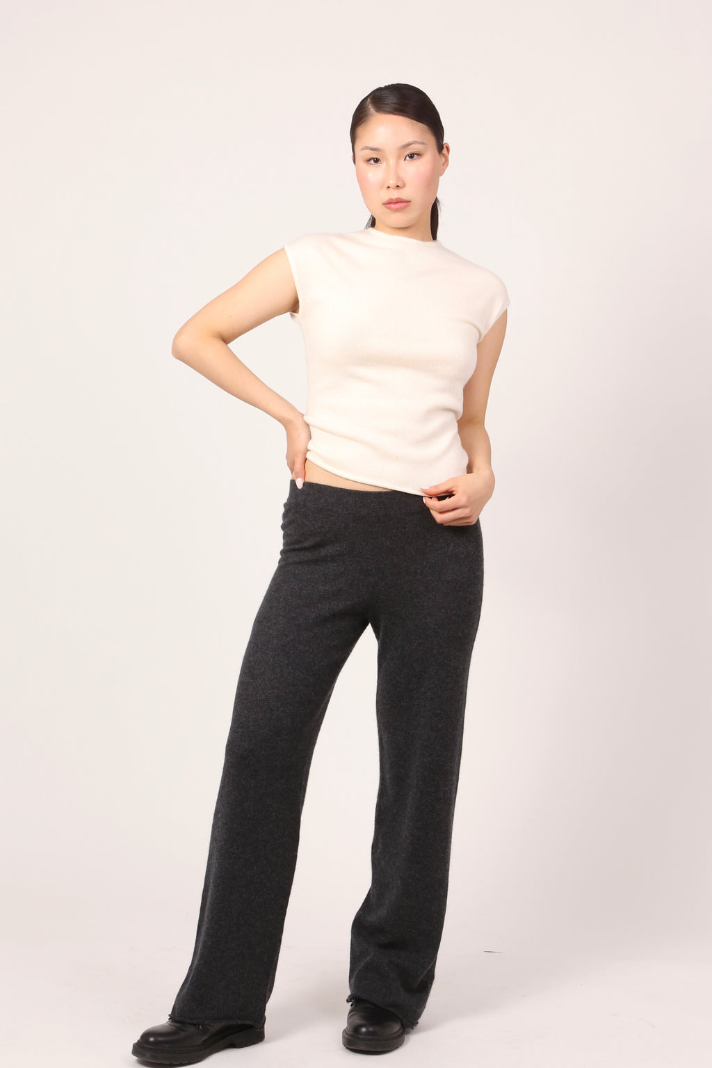 everyday trousers in dark grey