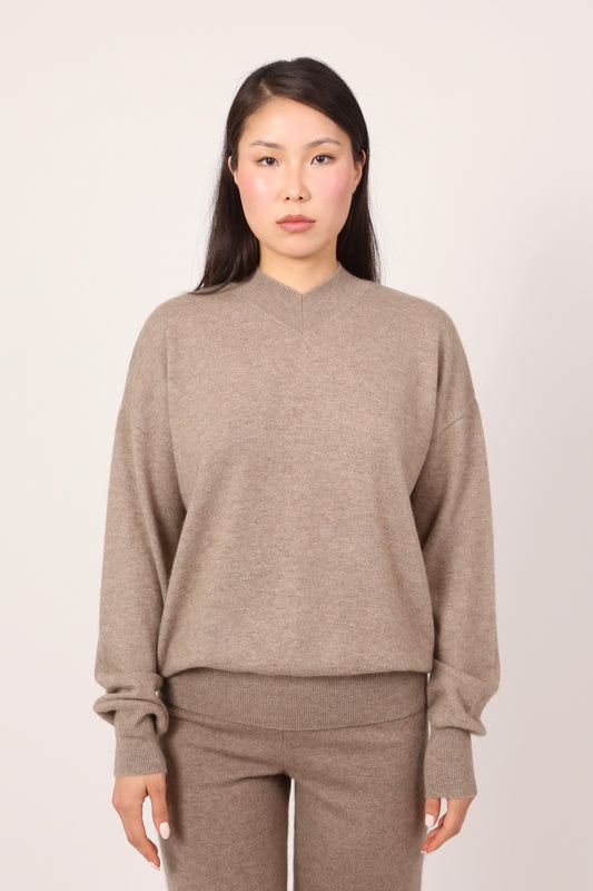 V-NECK JUMPER IN NATURAL BROWN