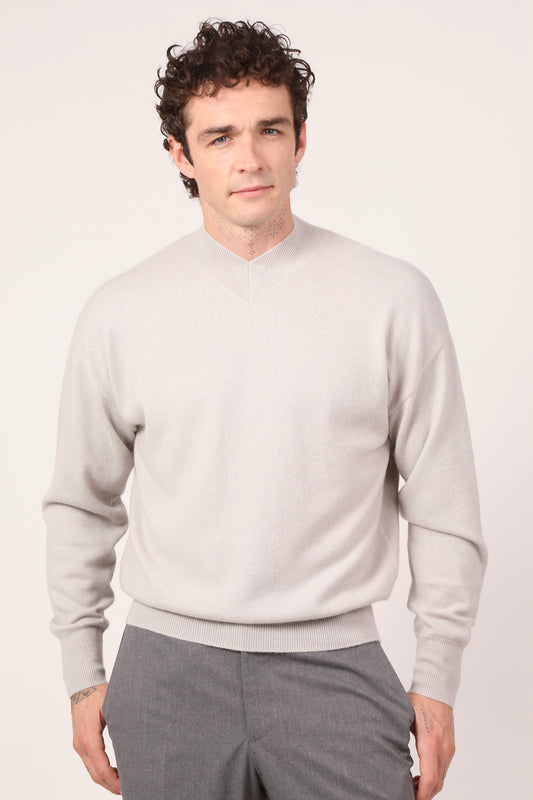 V-NECK JUMPER IN CLAY GREY