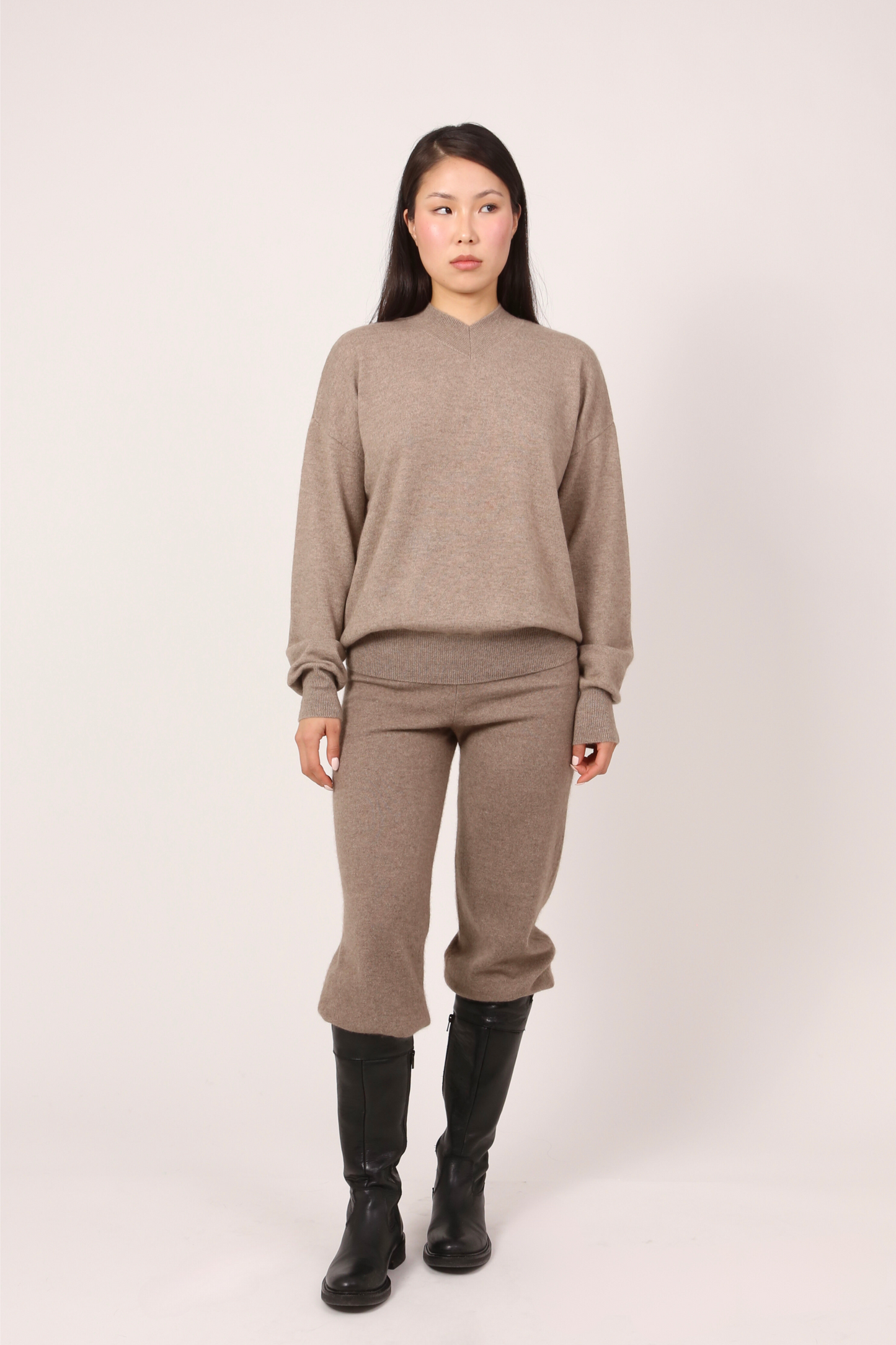 V-NECK JUMPER IN NATURAL BROWN