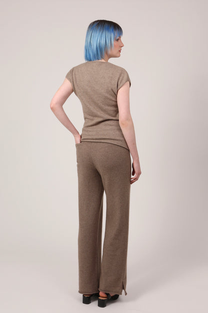 EVERYDAY TROUSERS IN NATURAL BROWN