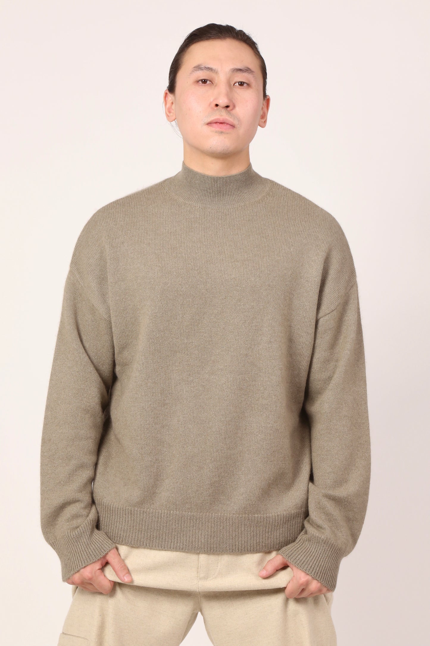 TURTLENECK JUMPER IN OLIVE