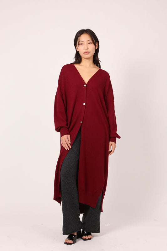 LONG V-NECK CARDI IN BURGUNDY